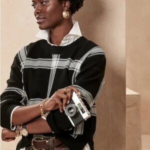 Banana Republic Women’s Petite Black/White Buffalo Plaid Sweater Size XS